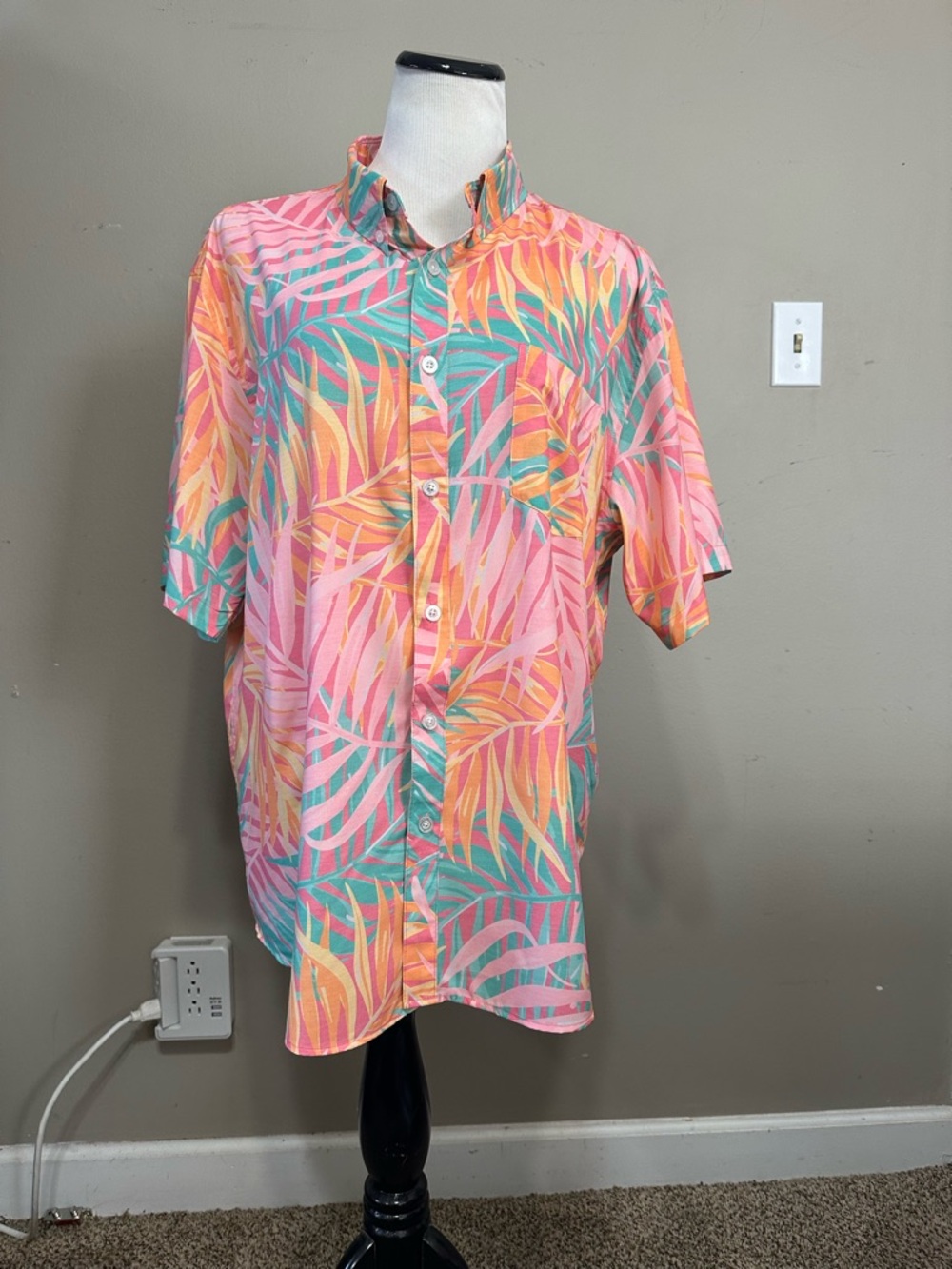 Simply southern men’s extra large, short sleeve button up tropical print shirt